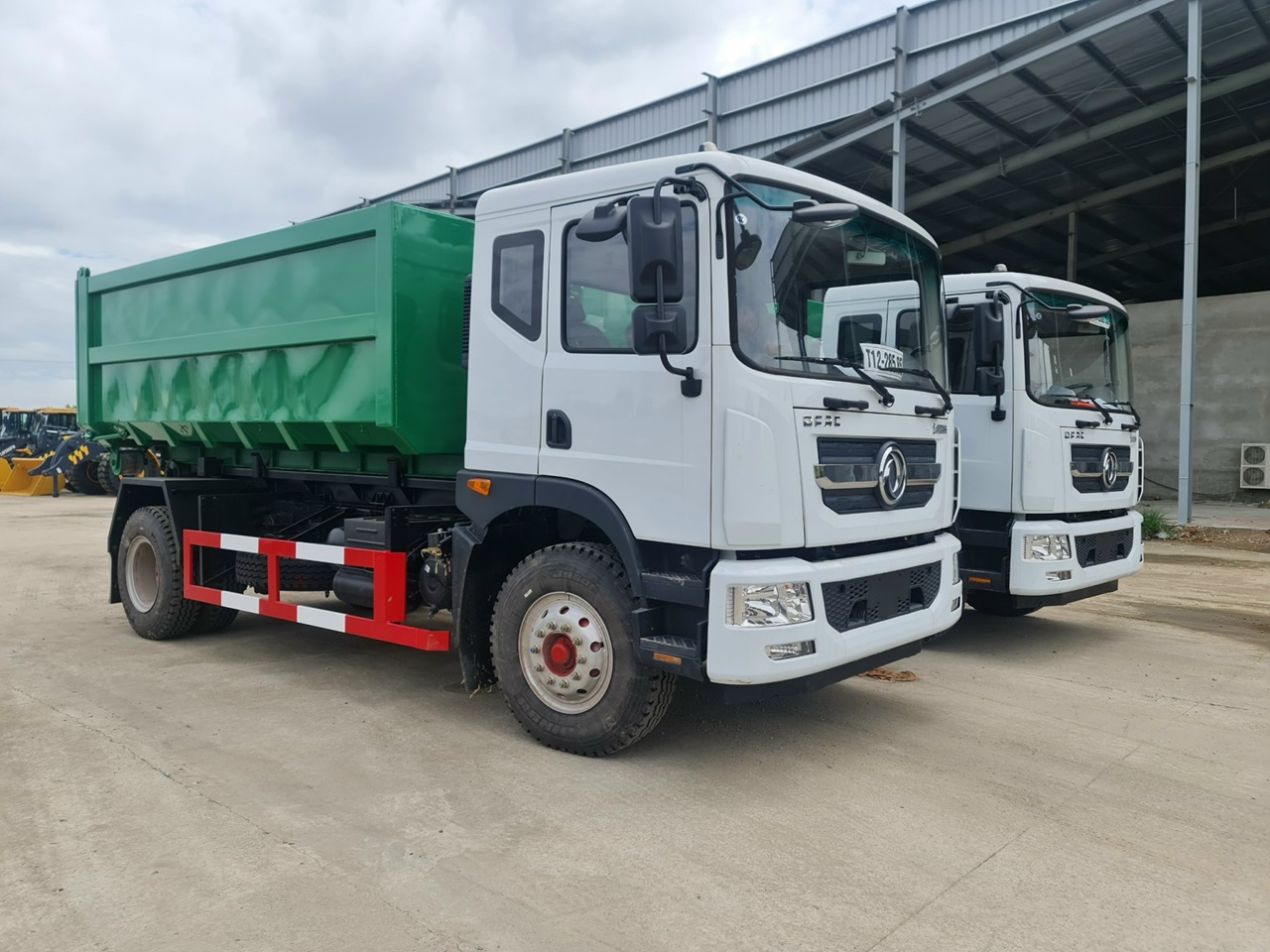 XE CHỞ RÁC THÙNG RỜI